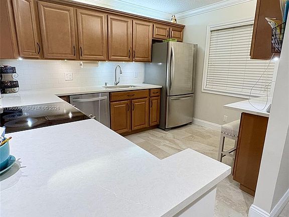 3rd image of 437 Lakeview Dr APT 104