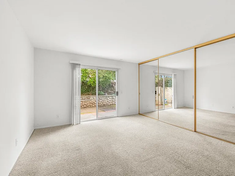848 Devore Ave — Photo 18