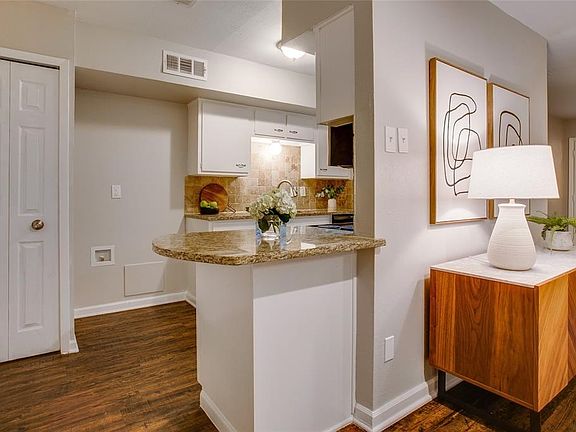 5th image of 2833 Joanna Dr