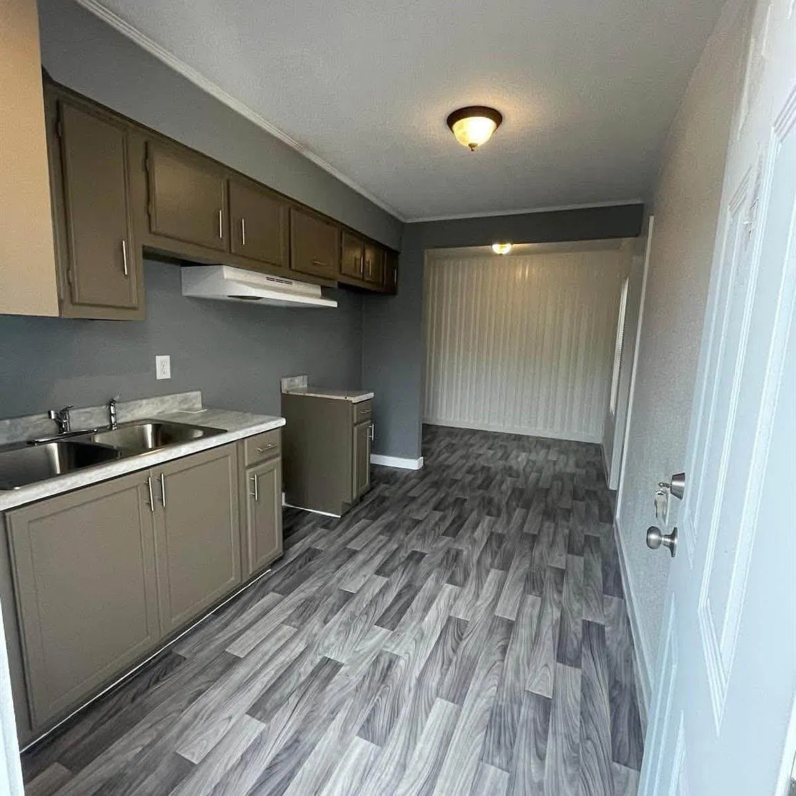 3 bed, 1.0 bath, 756 sqft, $1,500 — Photo 3