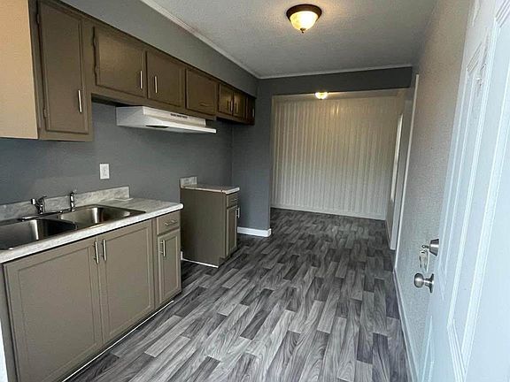 3rd image of 307 Prairie St