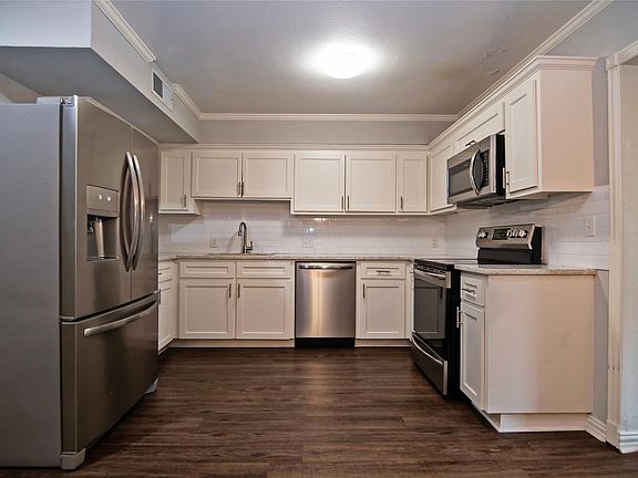 3rd image of 2410 Valley Dr