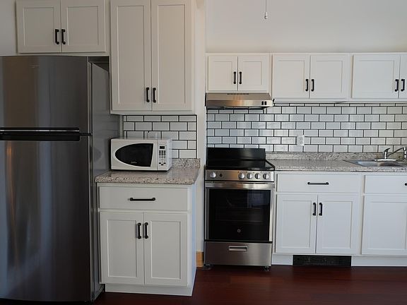 3rd image of 140 Elm St Unit 2