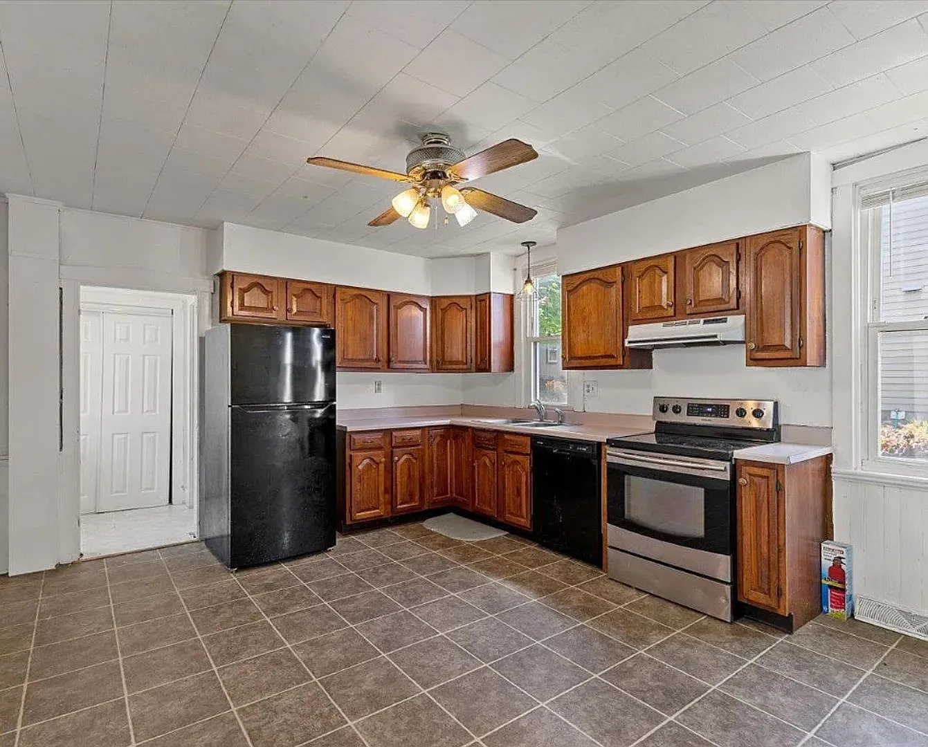 3 Bedroom, 2 Bathroom Home in Lititz! Available 11/15 — Photo 2
