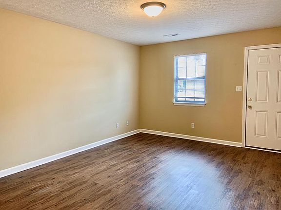 4th image of 121 Hillridge Ct APT D