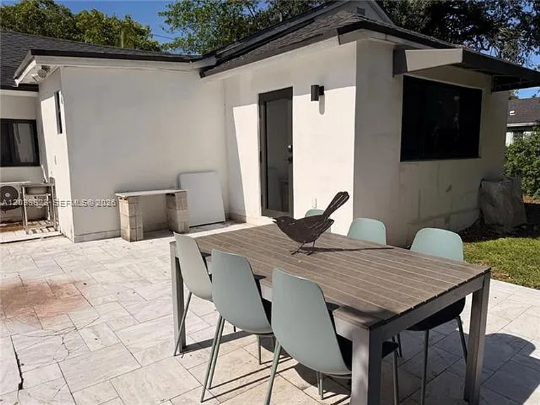 360 NW 40th St — Photo 27