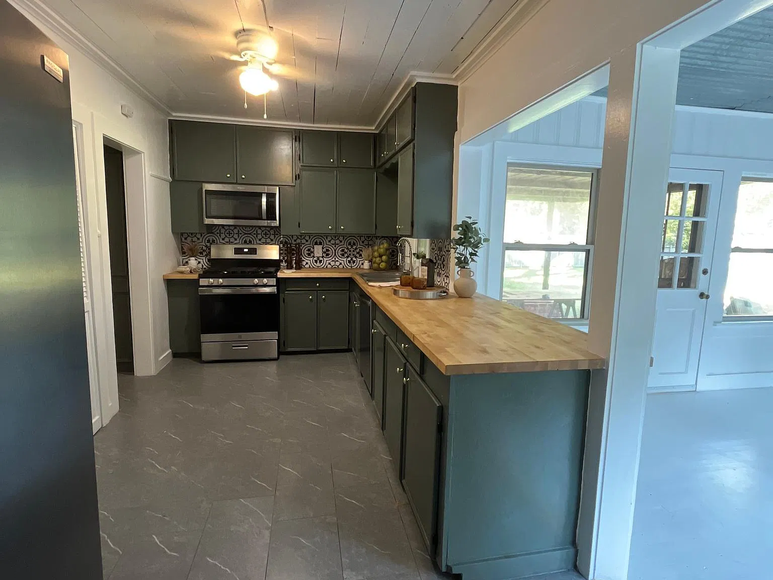 4 bed, 2579 sqft, $1,900 — Photo 4