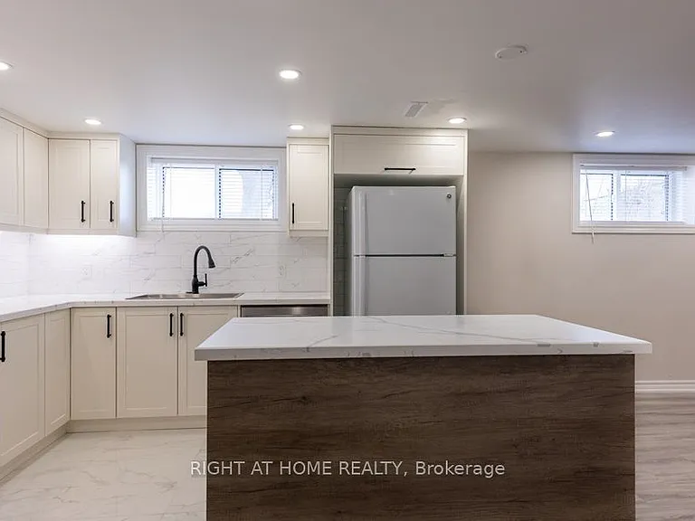 6 Bellvare Cres — Photo 4