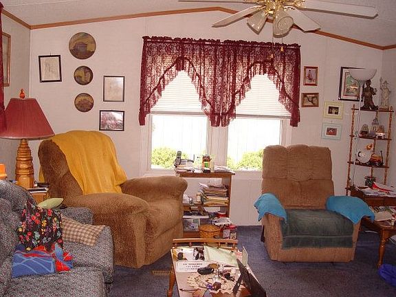 3rd image of 643 Woodlawn Ave