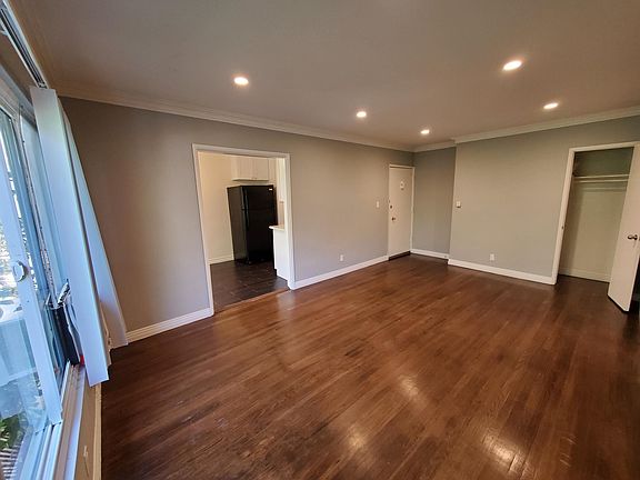 3rd image of 8542 Saturn St
