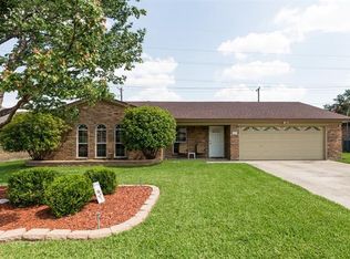 7020 Meadow Park Dr S, North Richland Hills, TX 76180