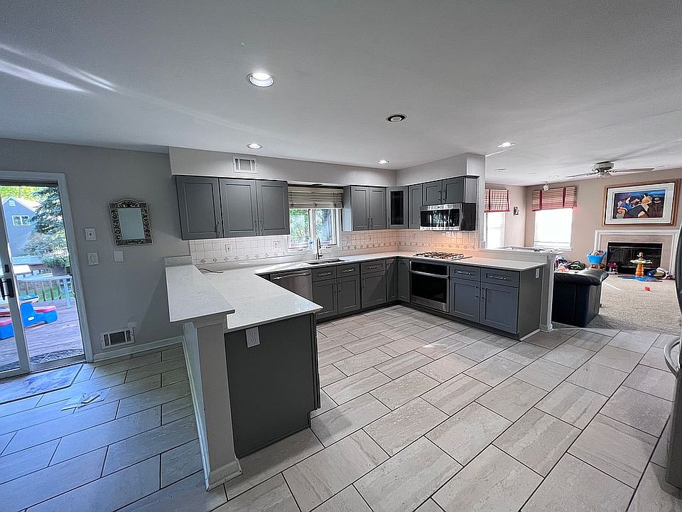 2nd image of 31 Arlene Dr