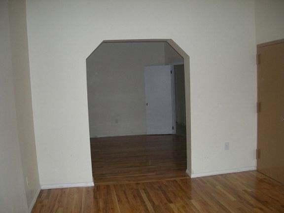 4th image of 140 Jefferson Ave #4 FAMILY