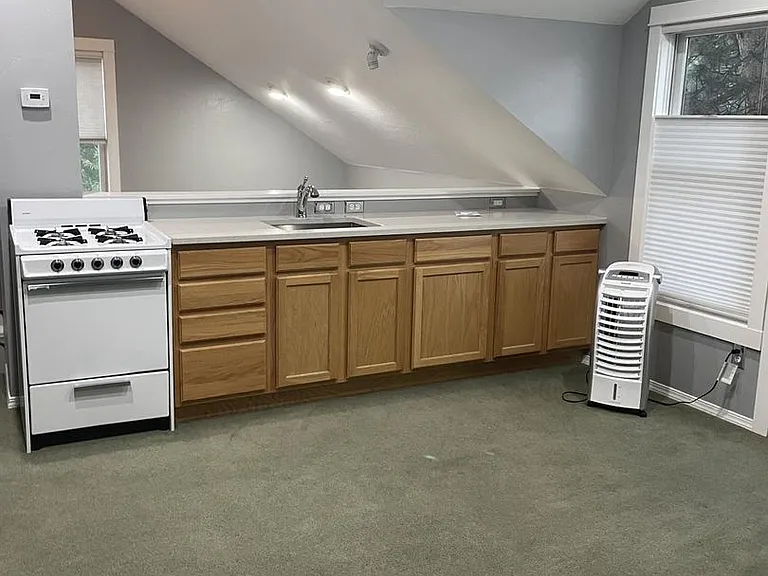 526 E 3rd Ave — Photo 18