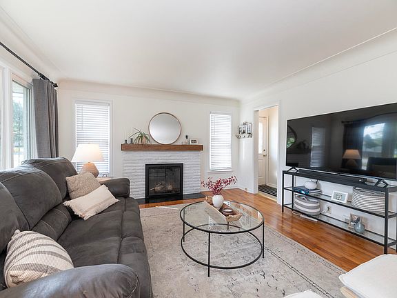 4th image of 3728 Canterbury Ave