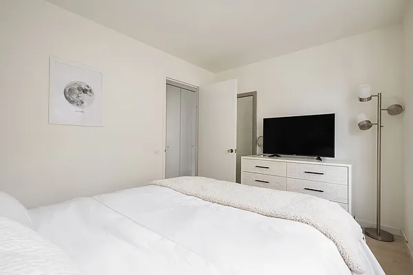 Rented by Compass | media 7