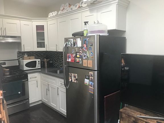 3rd image of 406 Tompkins Ave