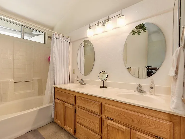 2329 Tuscany St — Photo 4