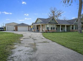 138 Pin Oak Dr, Angleton, TX 77515