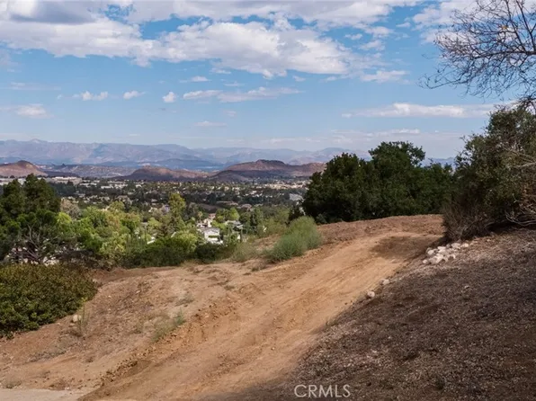 2 Donlin Ln, Newbury Park, CA 91320