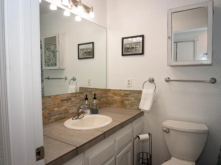 2032 Shamrock Dr — Photo 29