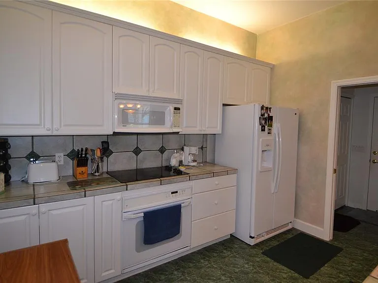 79 NW 48th Blvd — Photo 7