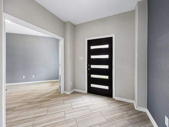 4th image of 317 Merlot Dr