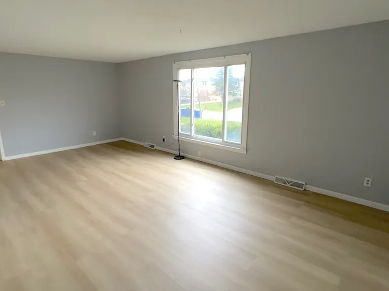349 Carmen Rd #4 — Photo 2