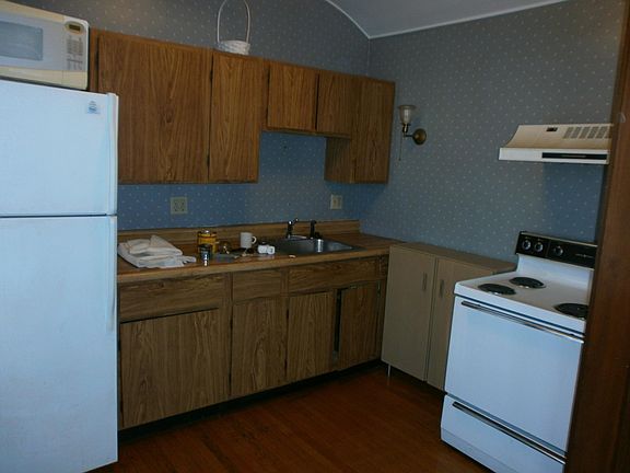 3rd image of 92 Day St Floor 2