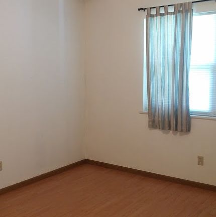 3rd image of 2402 El Tivoli Dr N
