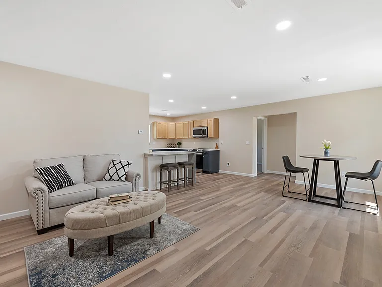 821 N Clara St — Photo 6
