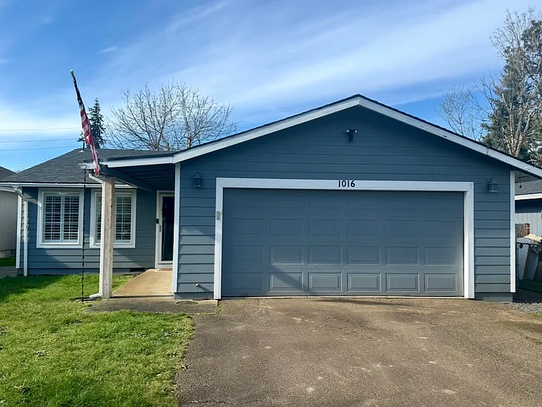 1016 Leonard St — Photo 1