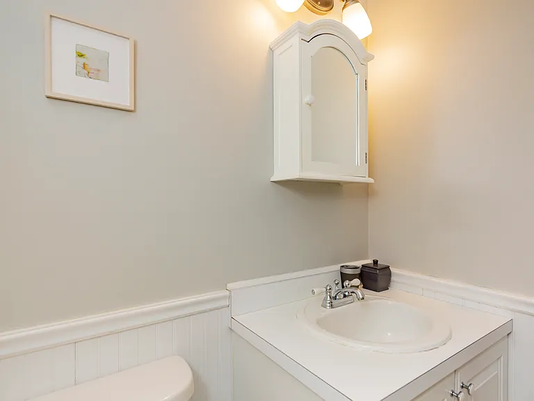 98 Thomas Ave — Photo 14