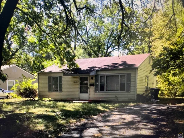 2545 SW Hillcrest Rd, Topeka, KS 66614