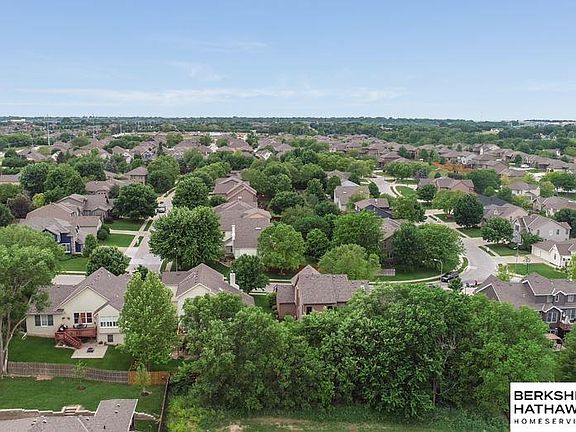 4th image of 922 S 184 Avenue Cir