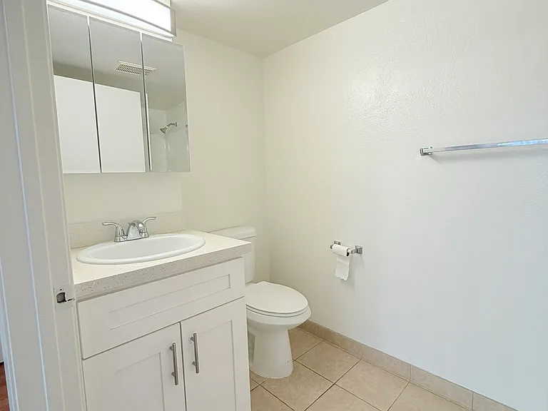 615 W Milford St — Photo 9