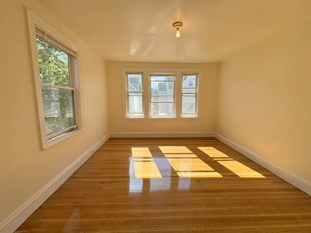 4 bed, 2200 sqft, $3,000 — Photo 2