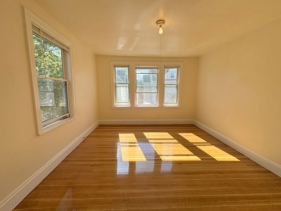 2nd image of 13 Newcastle Rd #2
