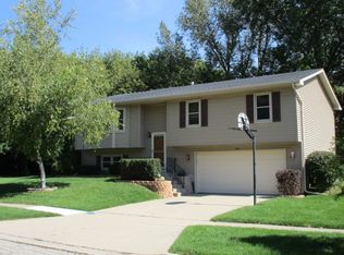 308 Sedgewick St, Carpentersville, IL 60110