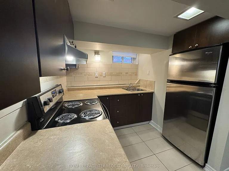 475 Woodbine Ave #2 — Photo 9