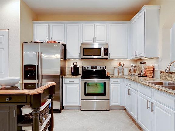 4th image of 6385 Oxford Cir