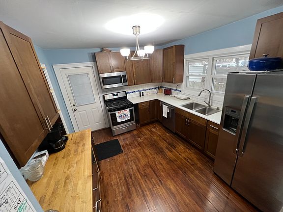 4th image of 801 27th Ave NE