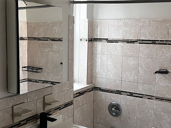 3rd image of 2700 Henry Hudson Pkwy E #3M