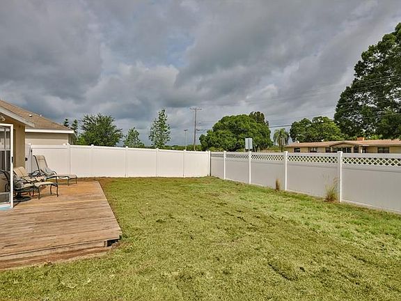 5th image of 908 Barclay Wood Dr