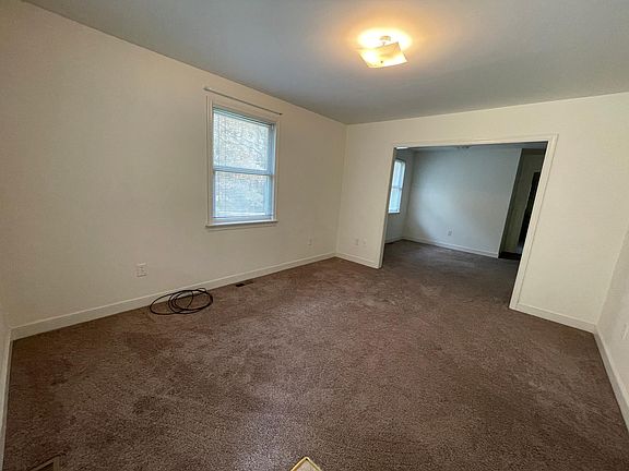 3rd image of 15652 Owens Dr
