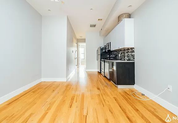 2nd image of 263 Melrose St #2M