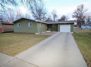 15 22nd St SW, Minot, ND 58701