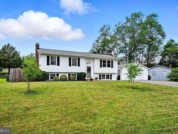 3rd image of 112 Meadow Ln