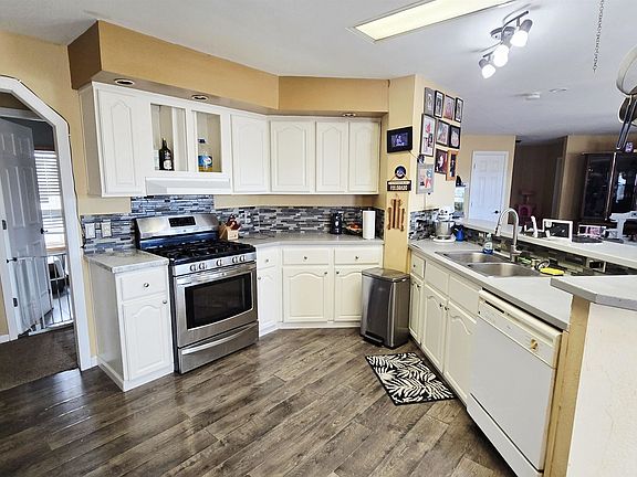 2nd image of 51 Prairie Breeze Rd