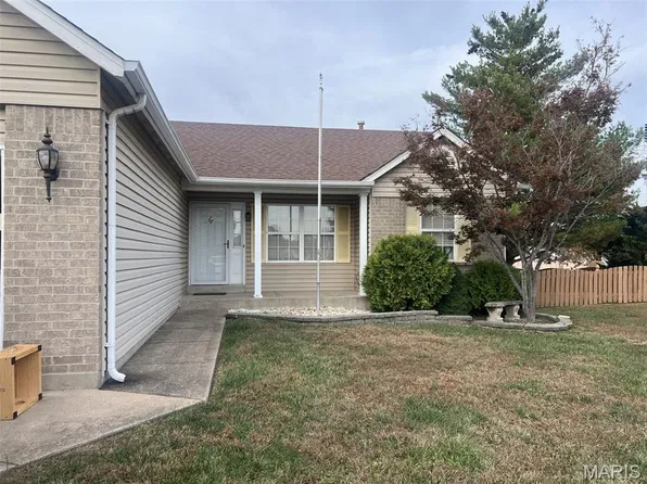 25 Tinsmith Ct, O'Fallon, MO 63366
